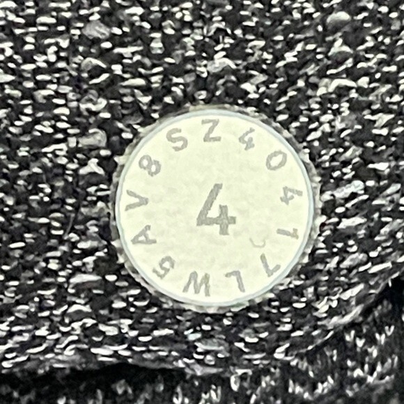 Lululemon Heathered Grey and Black High Rise Side Pockets Zipper Pocket - Picture 2 of 6